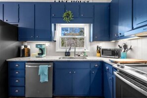 Refrigerador, microondas, horno, lavavajillas