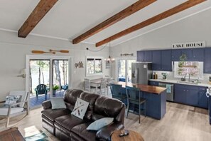 TV, fireplace - Lakefront Retreat | Hot Tub | Kayaks | Near Marina (Semora)