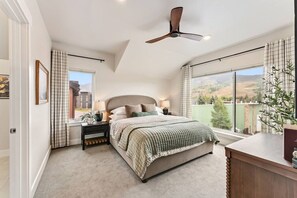 3 chambres, bureau, fer et planche à repasser, lit parapluie