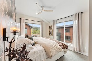 3 bedrooms, desk, iron/ironing board, travel cot