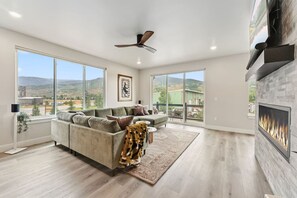 TV, fireplace, stereo, offices