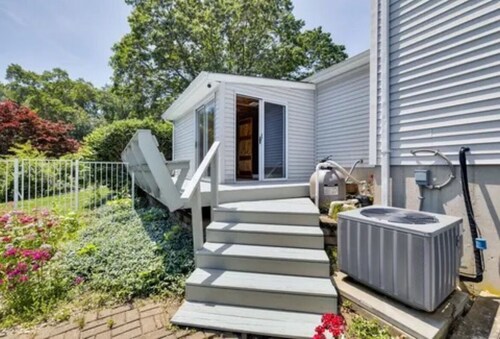 The Harvard Retreat – Pool, Sauna, Fireplaces & Family Comfort