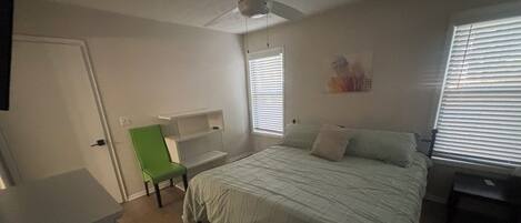 1 chambre, fer et planche à repasser, Wi-Fi, draps fournis