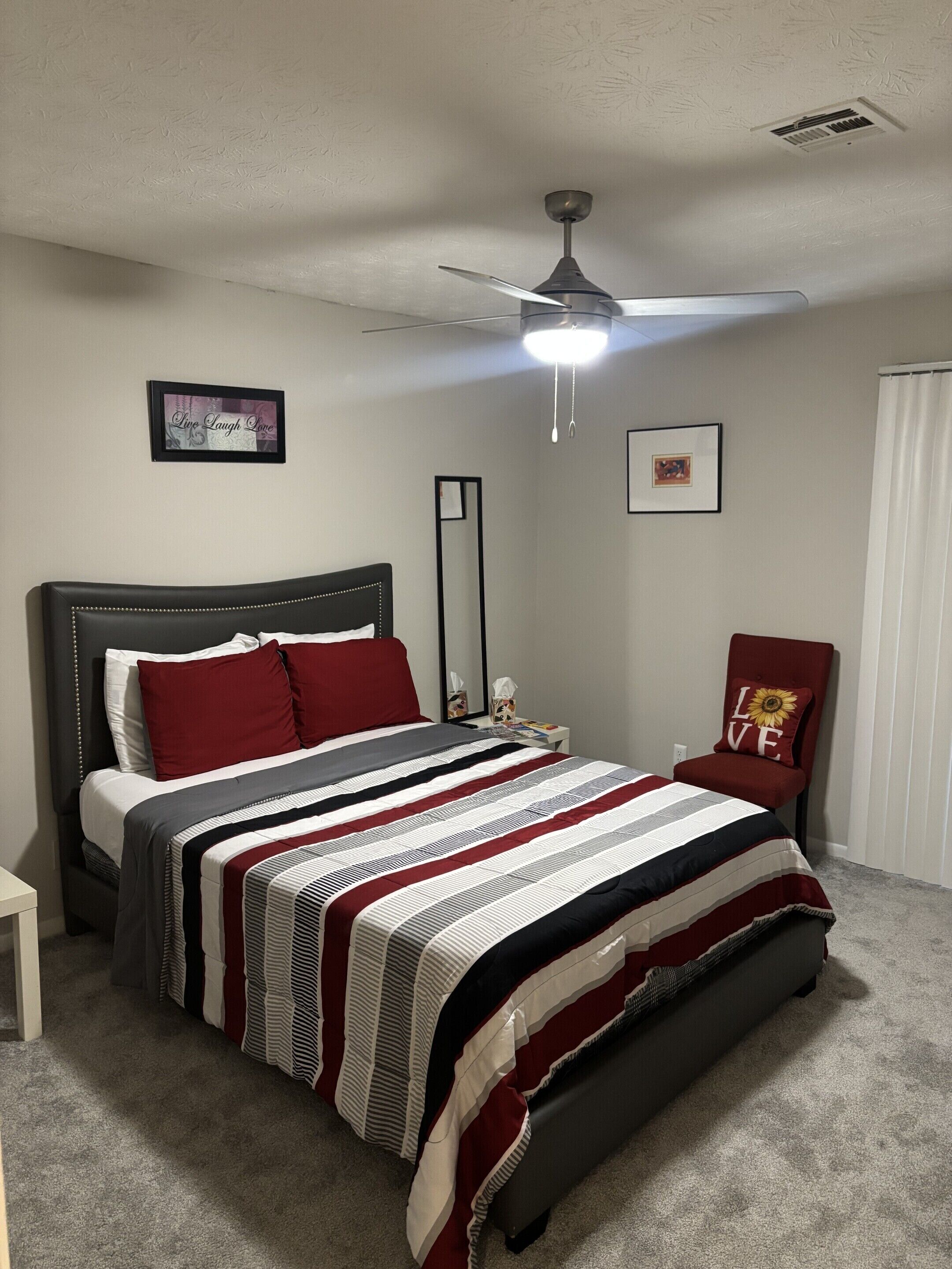 1 habitación, tabla de planchar con plancha, wifi y ropa de cama 