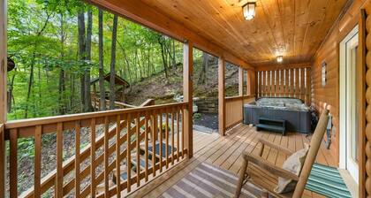 Stylish Cabin-Hot Tub, Lake Access & Game Loft