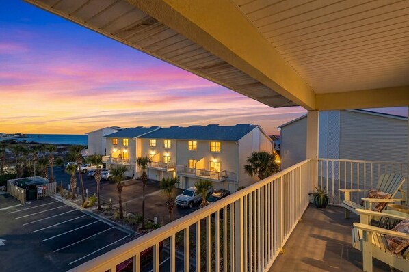 Terrace/patio - Seaside Escape | Pool • Ocean Views • Family Ready (Navarre)