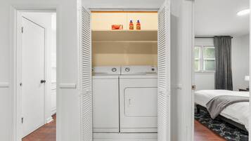 3 bedrooms, iron/ironing board, WiFi, bed sheets