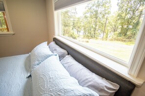 2 bedrooms, iron/ironing board, Internet, bed sheets