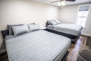 2 chambres, fer et planche à repasser, accès Internet, draps fournis