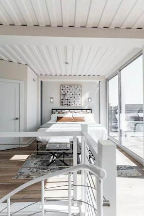 4 bedrooms, iron/ironing board, free WiFi, bed sheets - Indy's 1st Container Home- 3 car garage - Downtown (Indianapolis)