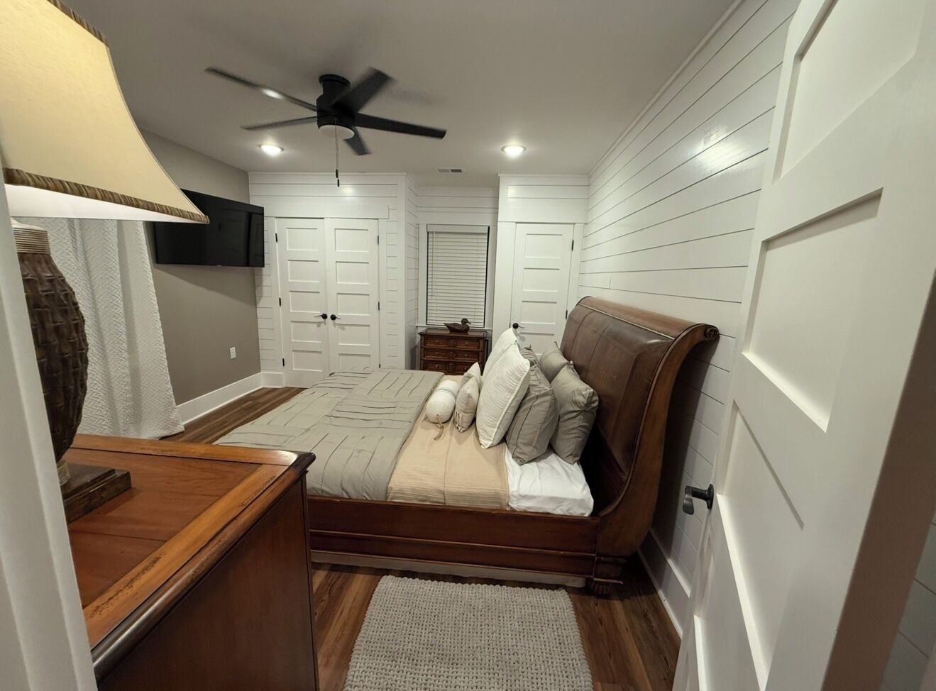 3 soverom, strykejern/-brett, wi-fi og sengetøy