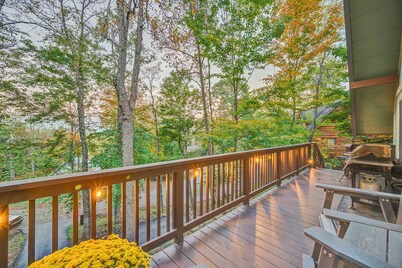 Enchanting 4 bedroom chalet with Hot Tub and Fire Pit in Beech Mountain