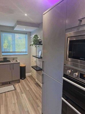 Refrigerador, microondas, horno, placa de cocina