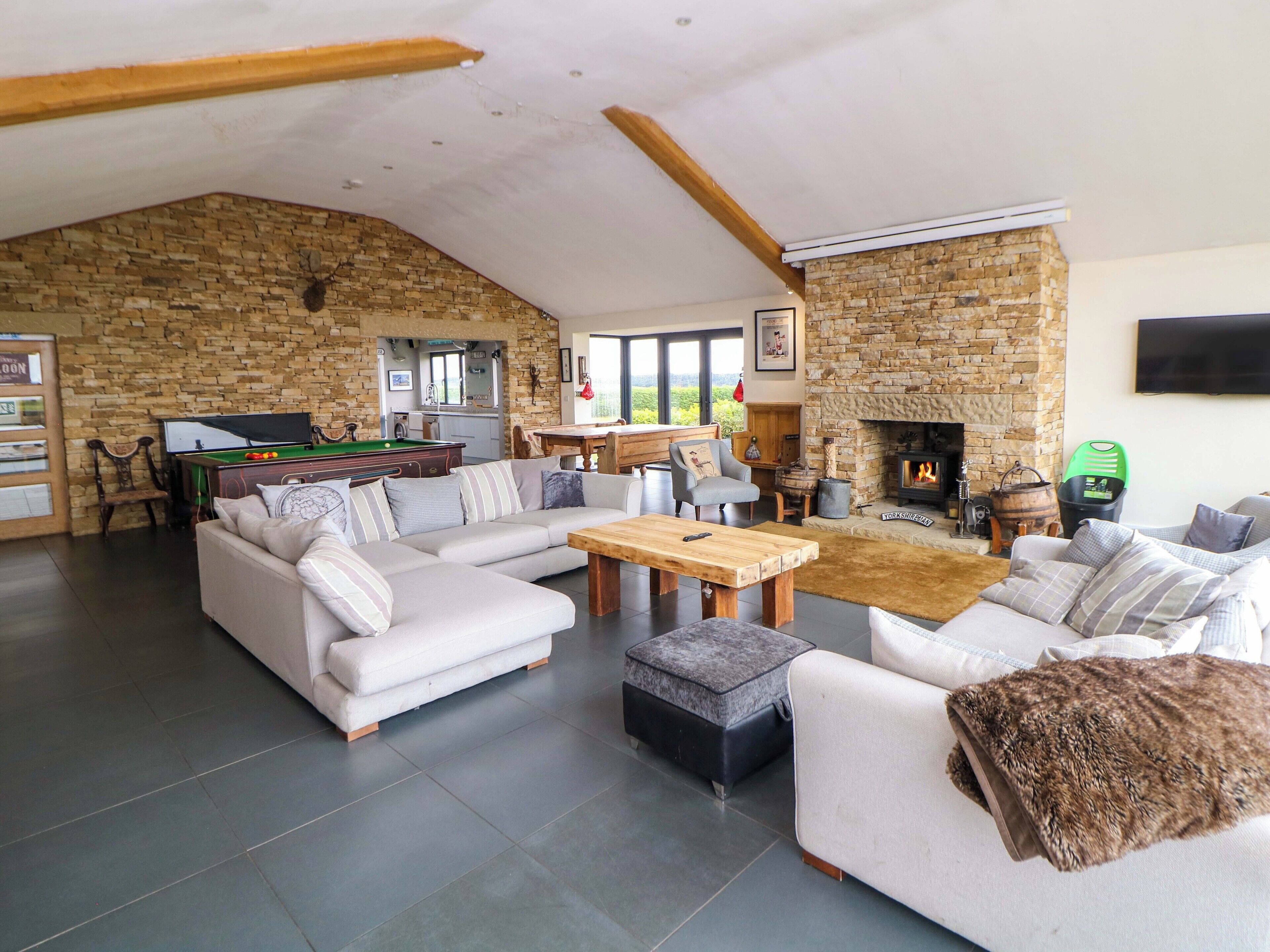 Highgate House, Family Friendly, With Hot Tub In Holmesfield - Sheffield