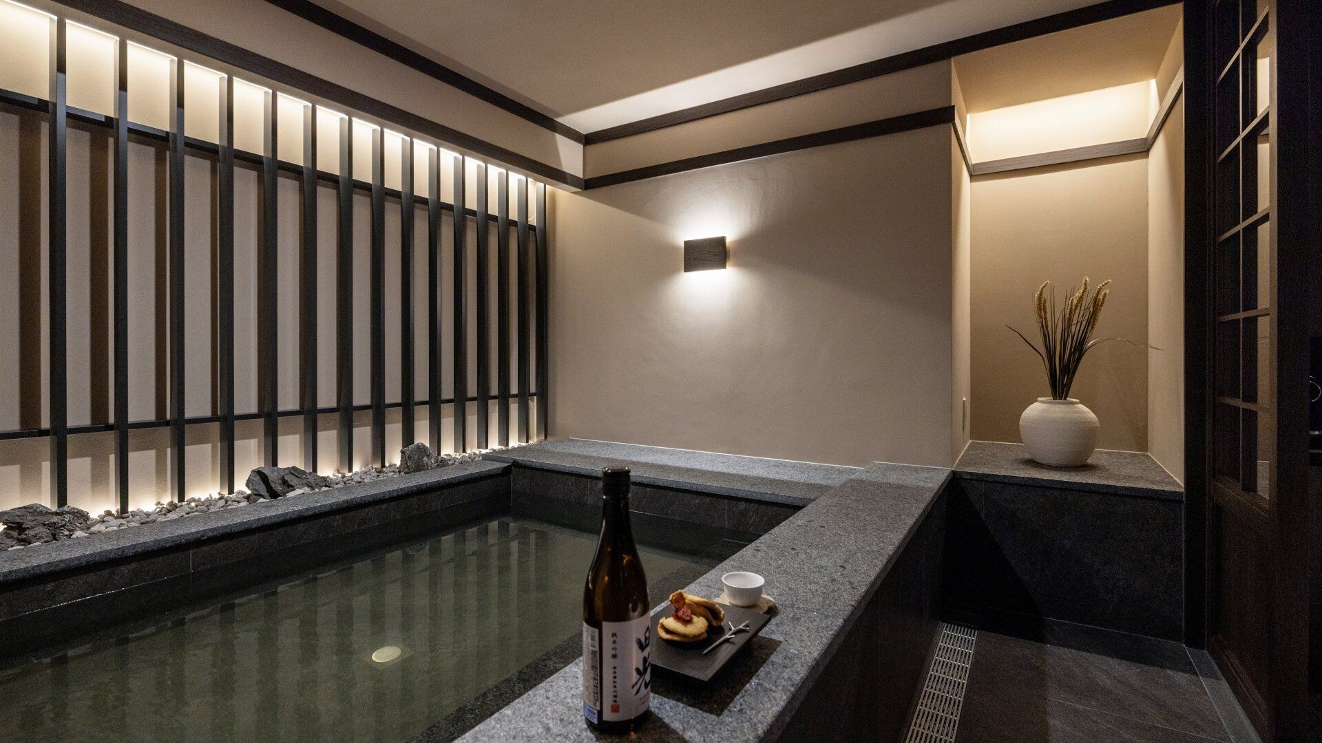 Signature Suite Family | Soundproofing, free WiFi, bed sheets