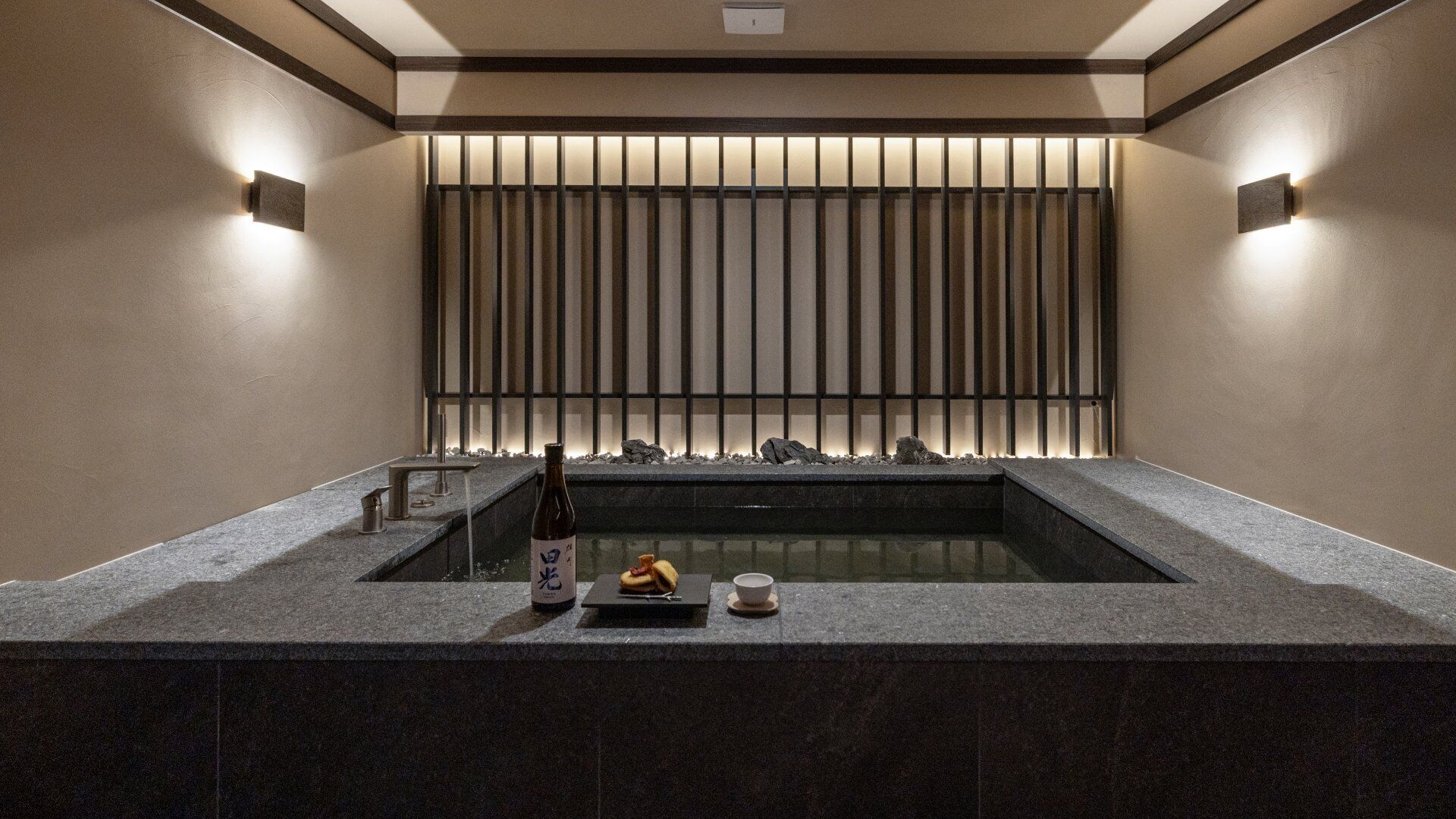 Signature Suite Family | Soundproofing, free WiFi, bed sheets