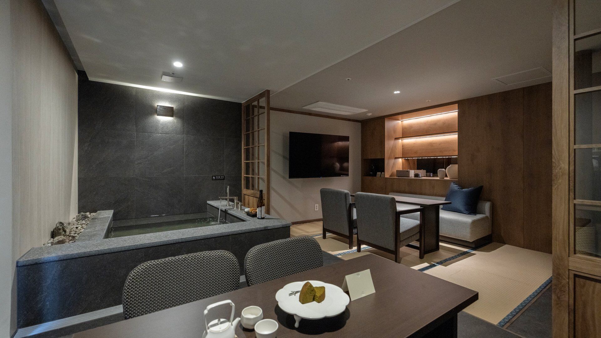 Junior Suite Family Terrace | Soundproofing, free WiFi, bed sheets