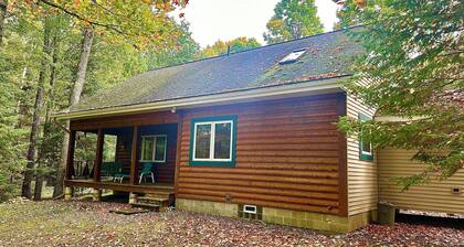 Private Oasis on 5.4 acres: 100ft driveway, Self check- in. Near Shops & Eats