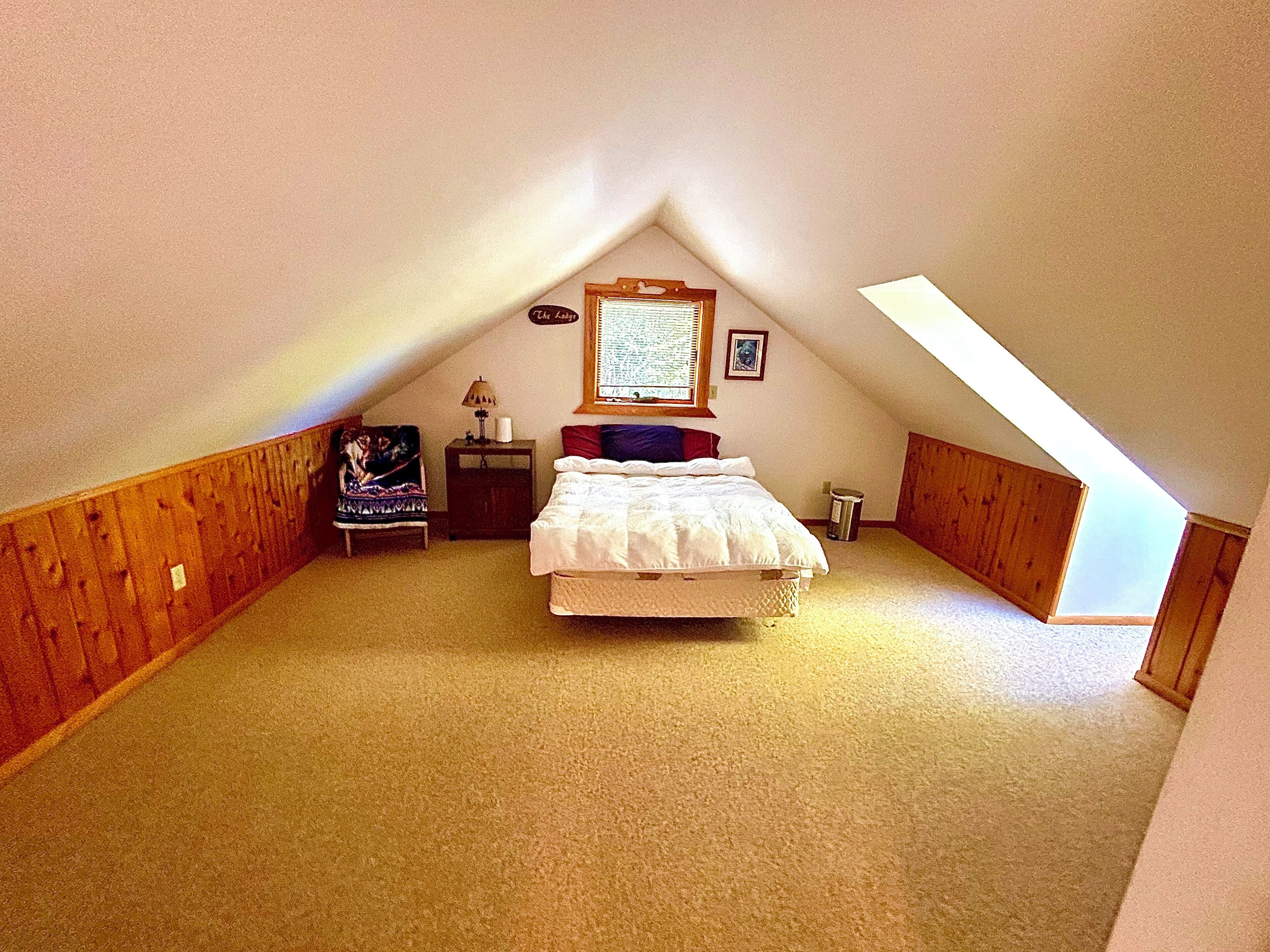 2 bedrooms, desk, bed sheets, wheelchair access