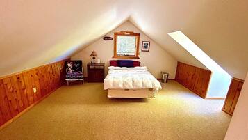 2 bedrooms, desk, bed sheets, wheelchair access