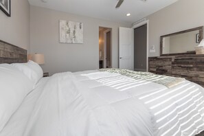 3 عدّة غرف نوم ومكواة/لوح كي وواي فاي وملاءات أسرّة