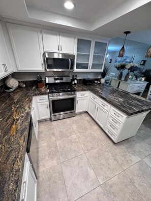 Micro-ondas, fogão, cooktop, lava-louças