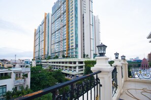 Vue sur la ville depuis l’hébergement