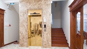 Lift - Van Loi Home (Ho Chi Minh City)