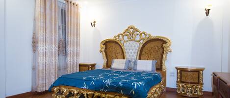 Deluxe Double Room, 1 King Bed, Balcony, City View | Free WiFi