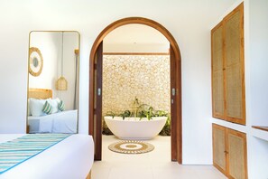 6 عدّة غرف نوم ومكواة/لوح كي وخدمة الإنترنت وملاءات أسرّة