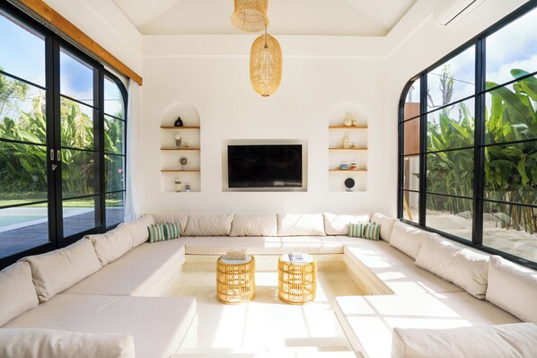 المنشأة من الداخل