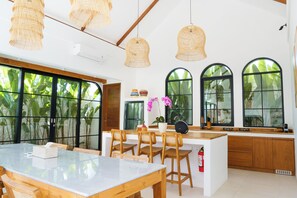 تناول الطعام