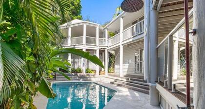 Tropical Family Hideaway, Noosa Heads