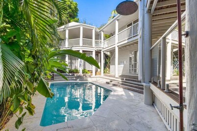 Tropical Family Hideaway, Noosa Heads