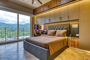 1 bedroom, in-room safe, desk, iron/ironing board