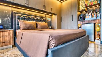 1 habitación, caja de seguridad en la habitación y escritorio