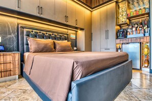 In-room safe, desk, iron/ironing board, free WiFi