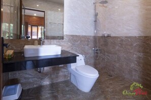 Superior Double Room, Garden View | Bathroom