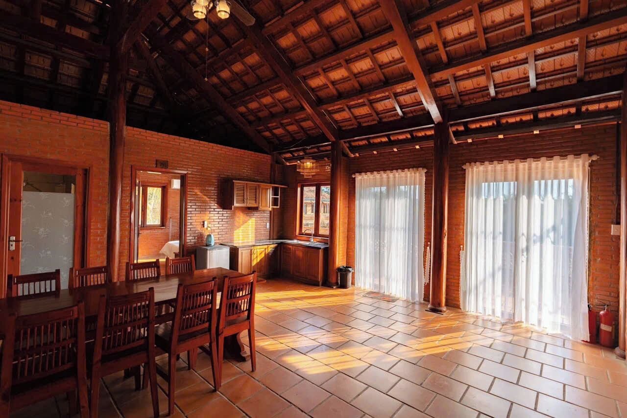 Deluxe-yhteismajoitus, patio, näköala puutarhaan | Yksilöllisesti sisustettu, yksilöllisesti kalustettu, työpöytä