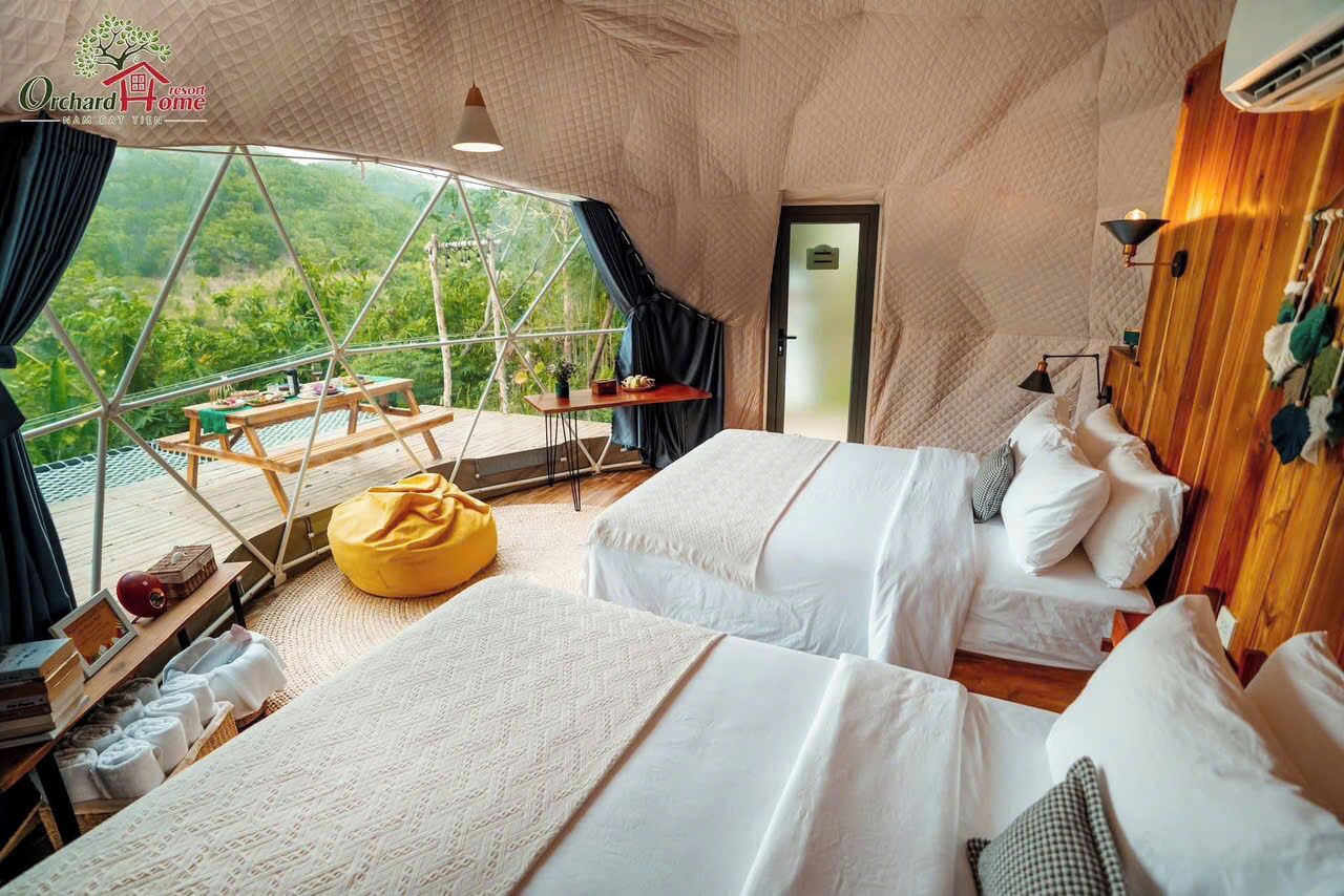 Deluxe tent, terras, uitzicht op rivier | Individueel gedecoreerd, individueel gemeubileerd, een bureau