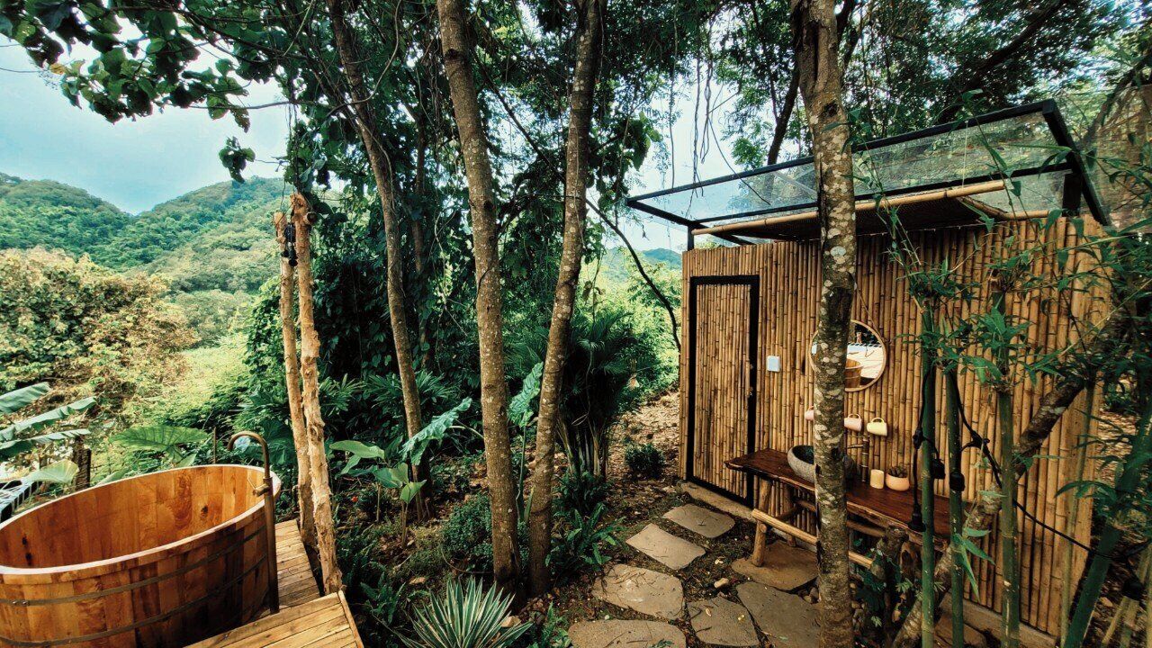 Tienda familiar, patio, vistas al jardín | Baño | Ducha, artículos de higiene personal gratuitos y secador de pelo