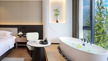 Romantic Double Room, Non Smoking, Pets not allowed | Bathroom | Separate bathtub and shower, free toiletries, hair dryer, slippers