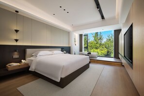 Romantic Double Room, Non Smoking, Pets Not Allowed | Blackout drapes, soundproofing, iron/ironing board, free WiFi - Guilin Mingjiang Hotel (Guilin)