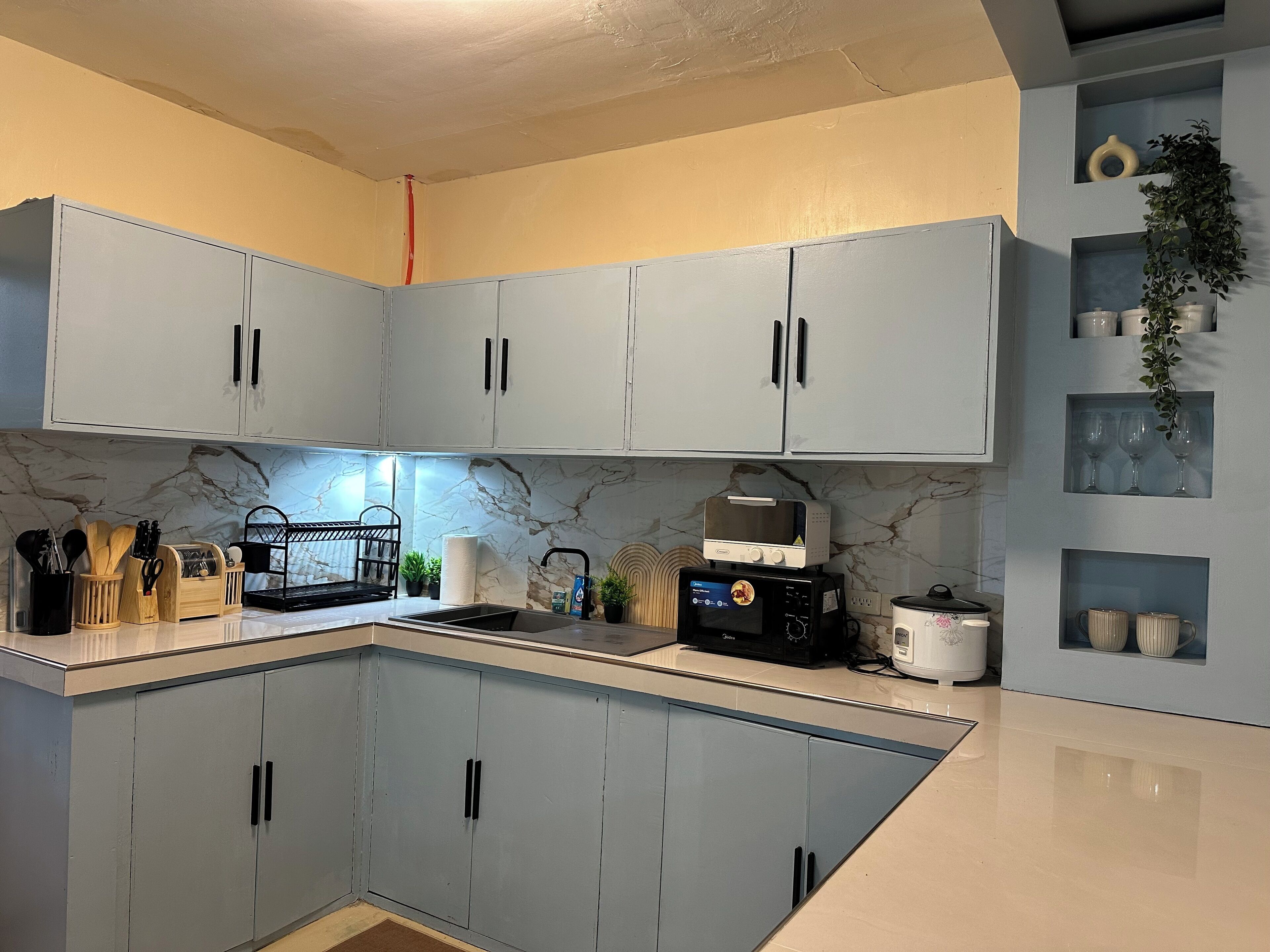 冰箱、微波炉、烤箱、炉灶