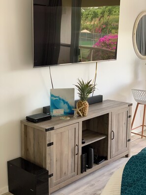 Iron/ironing board, WiFi, bed sheets, wheelchair access - Chic Maui Studio Steps from Beach & Ocean (Kihei)
