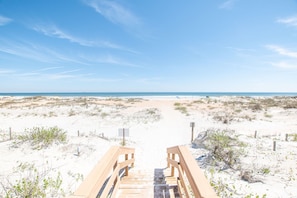 Plage, chaises longues
