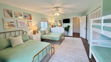 2 bedrooms, iron/ironing board, travel cot, free WiFi