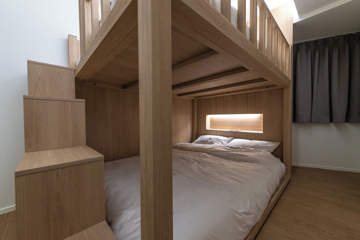 Family Twin Room | Desk, free WiFi