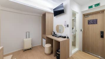 Family Twin Room | Desk, free WiFi