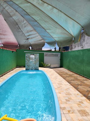 حمام سباحة